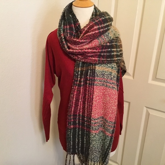 🎁 SALE! 🎁 Modena Plaid Boucle Shawl / Wrap: SOFT! - Picture 2 of 8